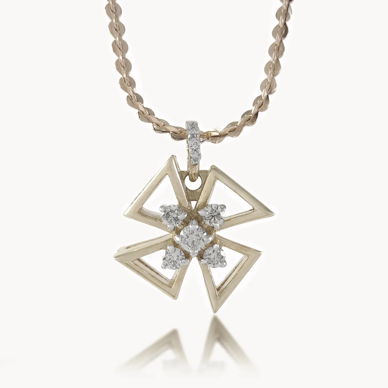 4 Petals Design Diamond Pendant