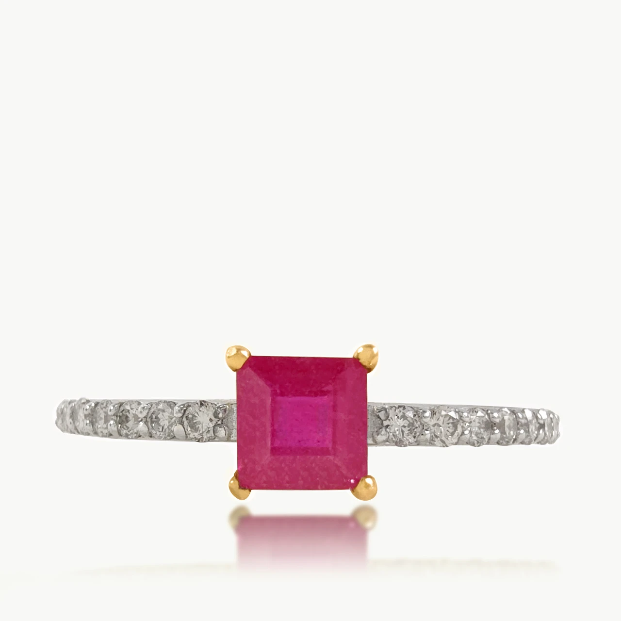 Center Red Gold Diamond Ring