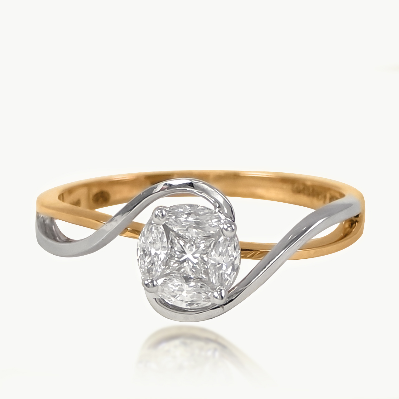 Illusional Oval Diamond Ring