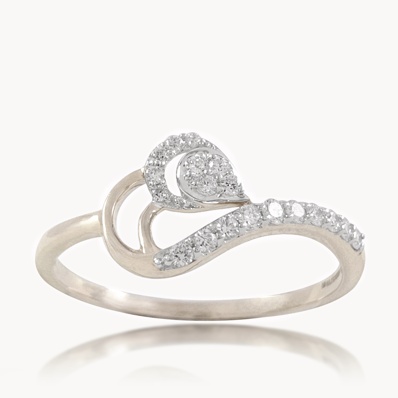 Minimal Heart Diamond Promise Ring