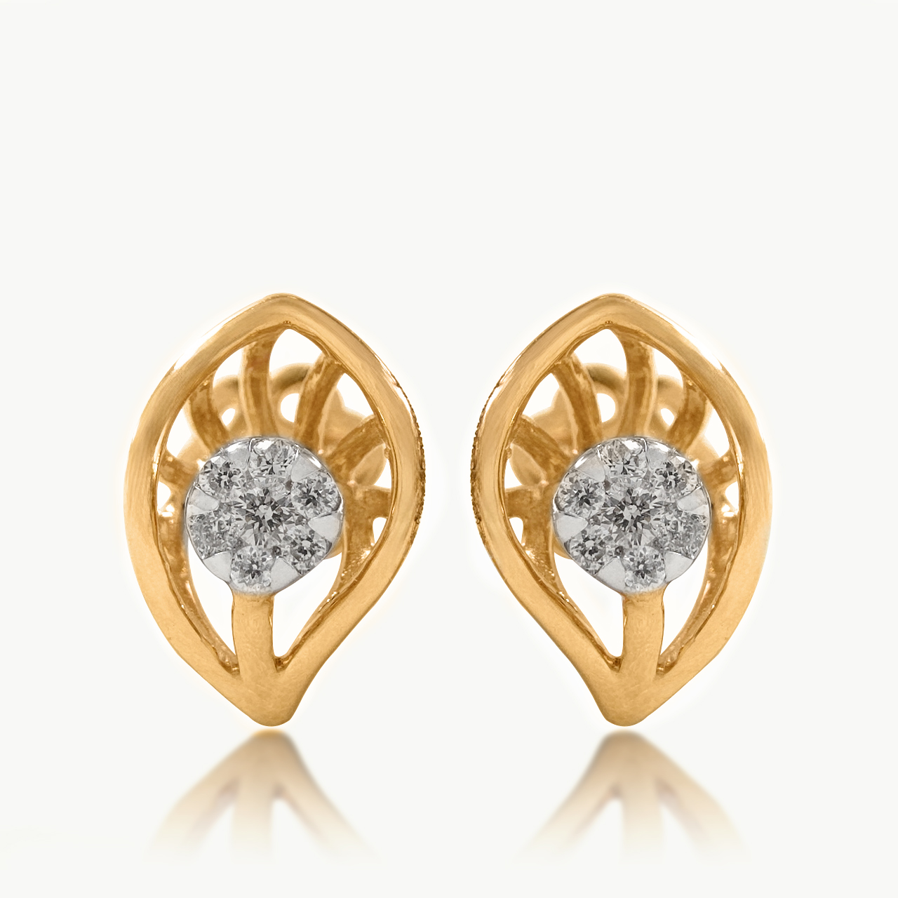 Leaflet Gleam Diamond Pendant