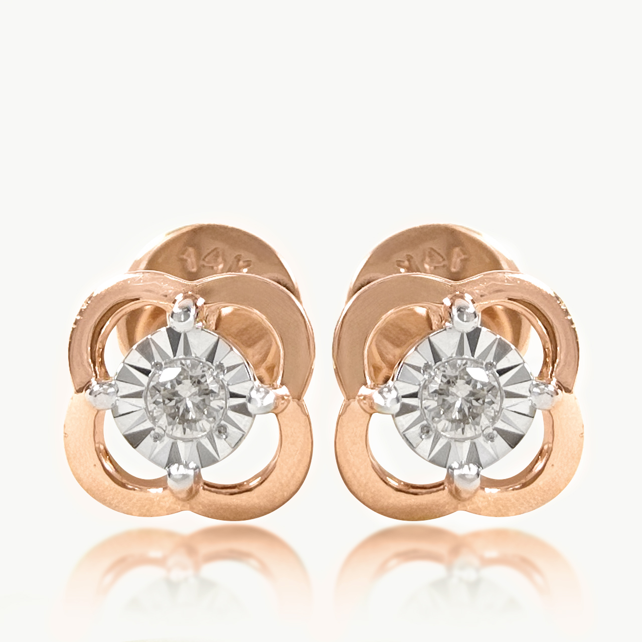 Twinkle Core Bloom Diamond studs