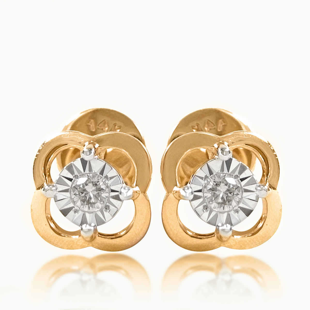 Twinkle Core Bloom Diamond studs