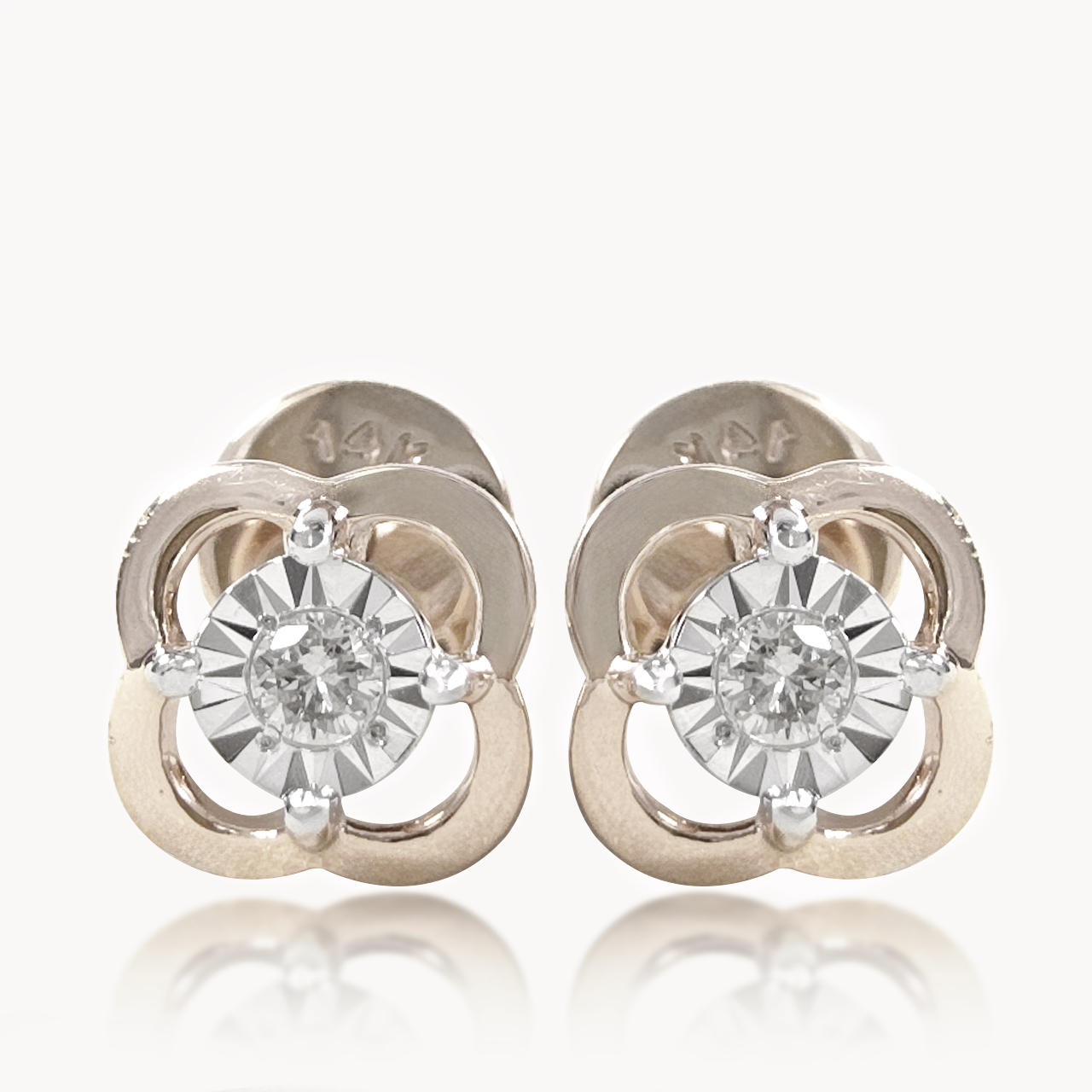 Twinkle Core Bloom Diamond studs