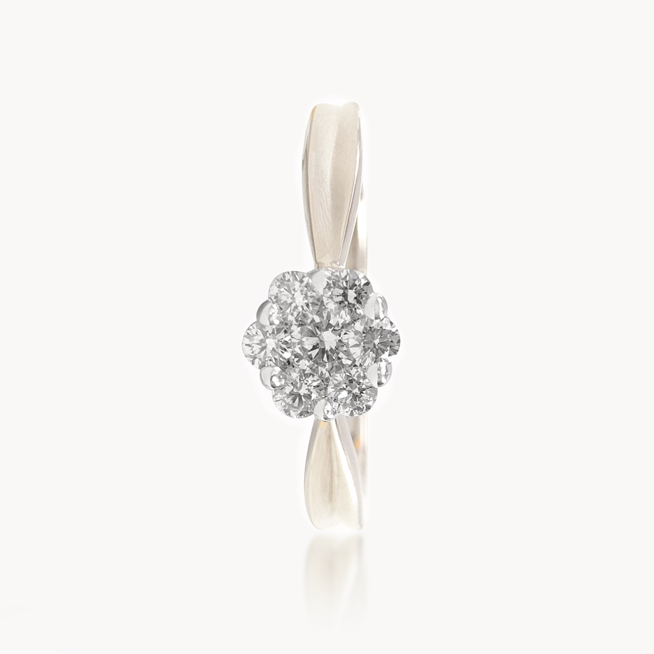 Oval shaped Diamond Ring
