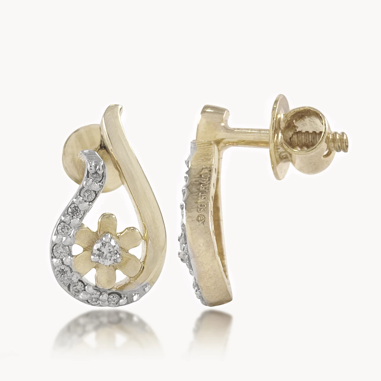 Curved Design Diamond Earring