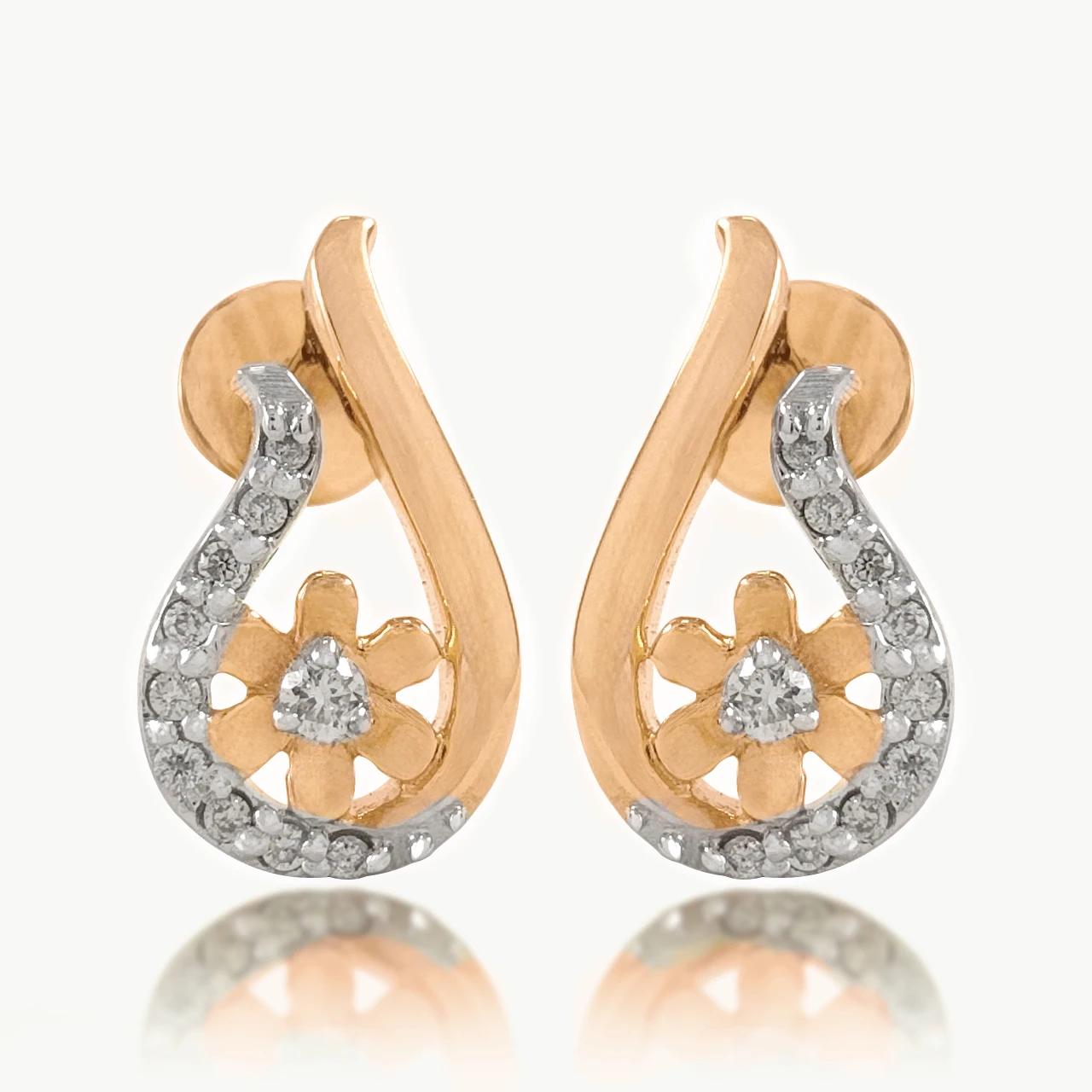 Curved Design Diamond Earring