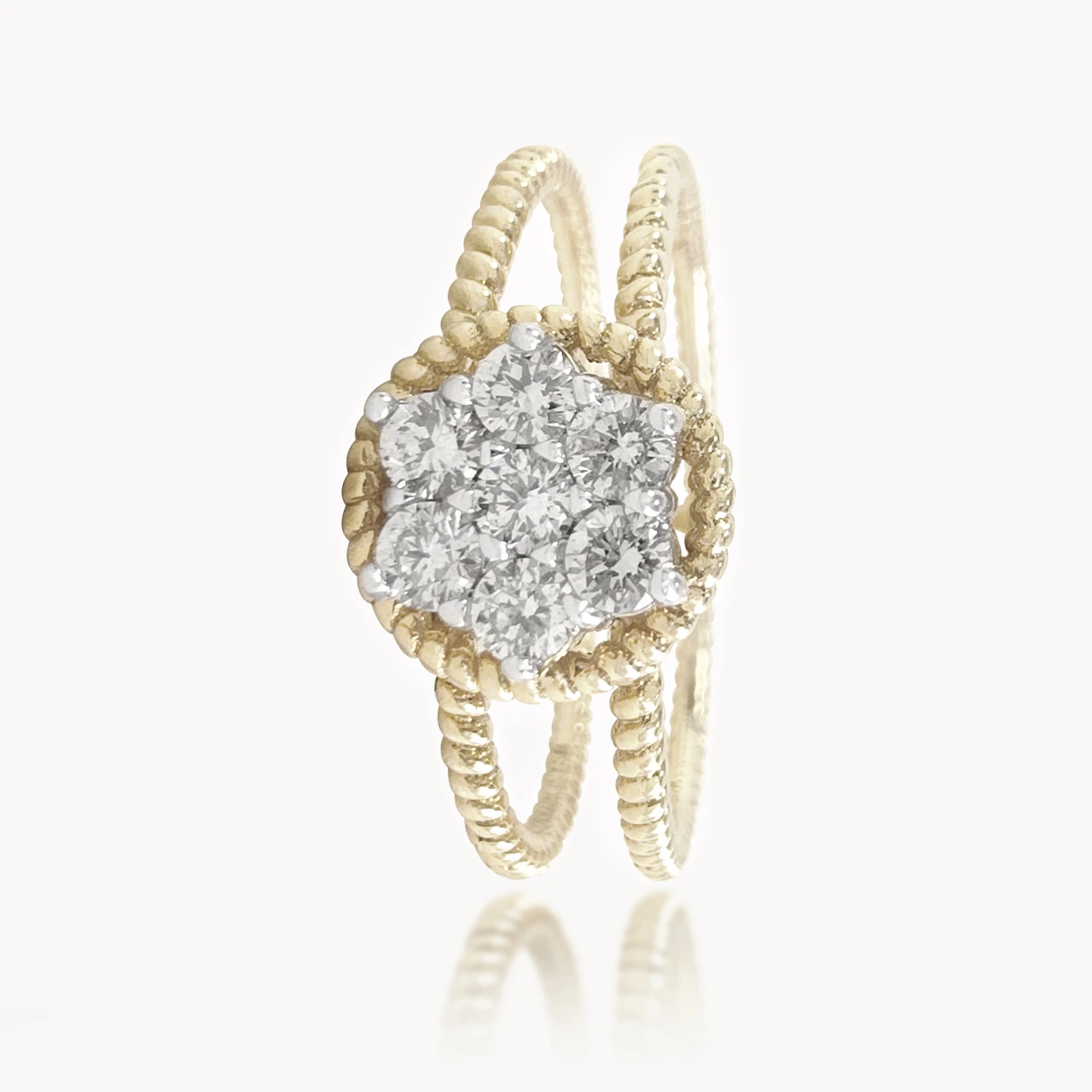 Elegant Round Design Diamond Ring