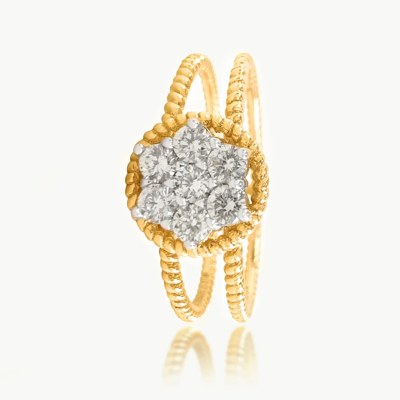 Elegant Round Design Diamond Ring