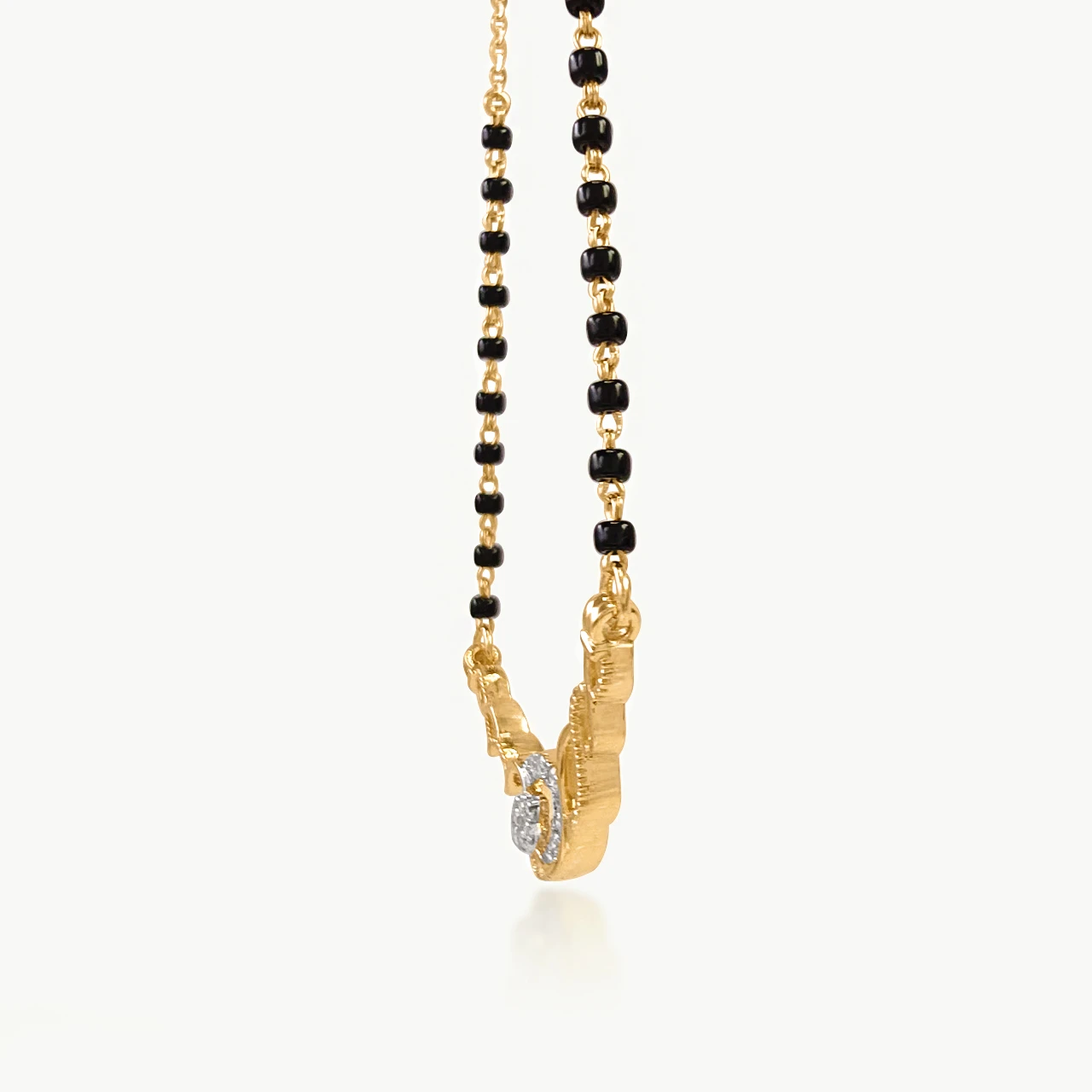 Interwind Diamond Leaf Mangalsutra