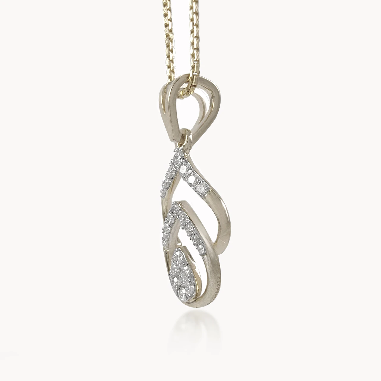 Leaflet Bond Diamond Pendant