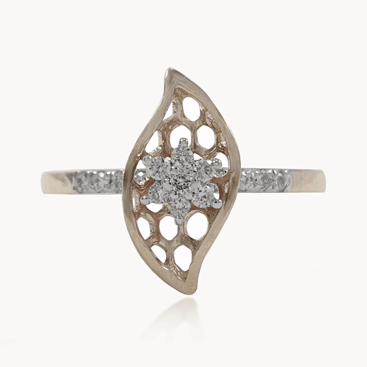 Leaflet Luxe Diamond Ring