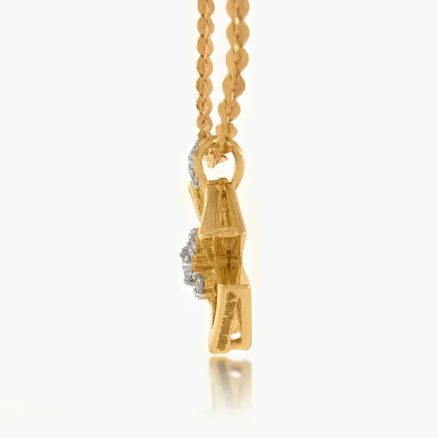 4 Petals Design Diamond Pendant