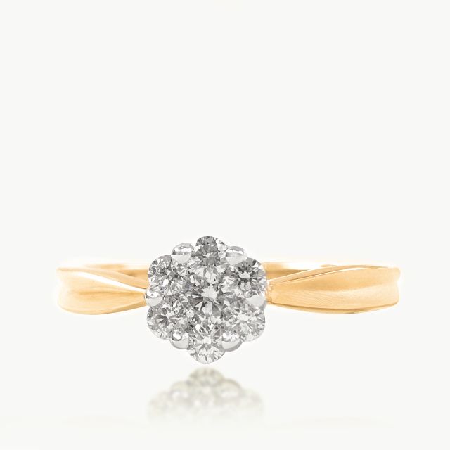 Oval shaped Diamond Ring