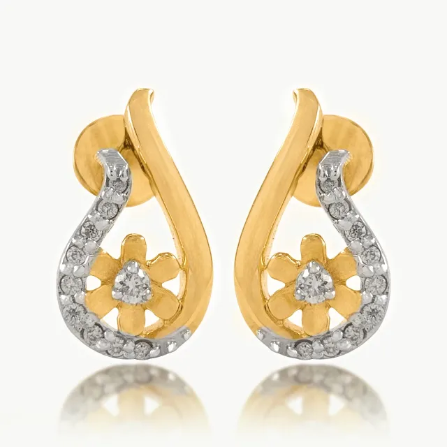 Curved Design Diamond Earring