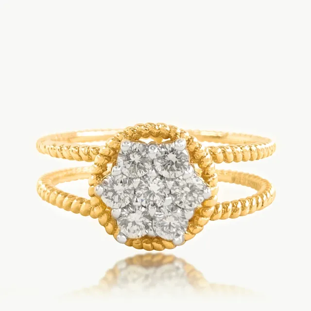 Elegant Round Design Diamond Ring