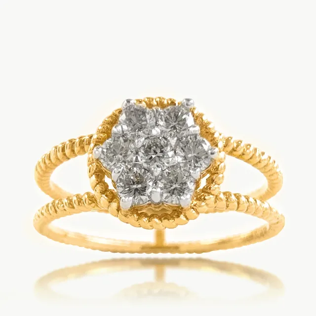 Elegant Round Design Diamond Ring
