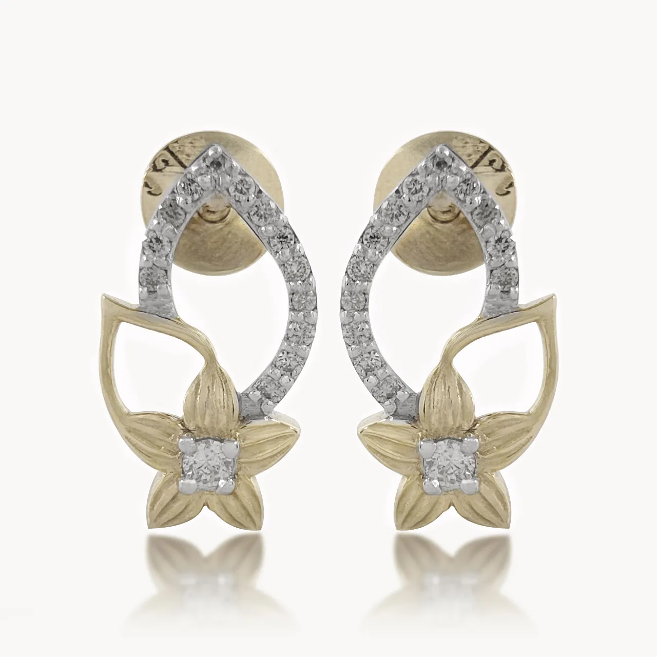Oval Design Diamond Leaf Earring