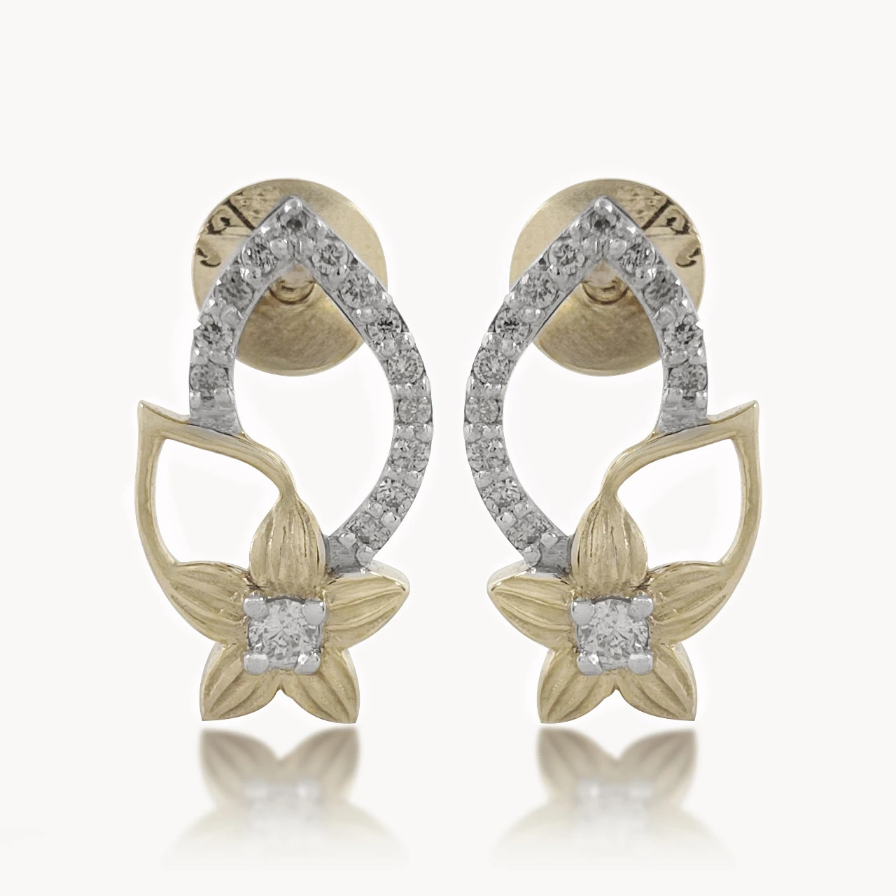 Oval Design Diamond Leaf Earring