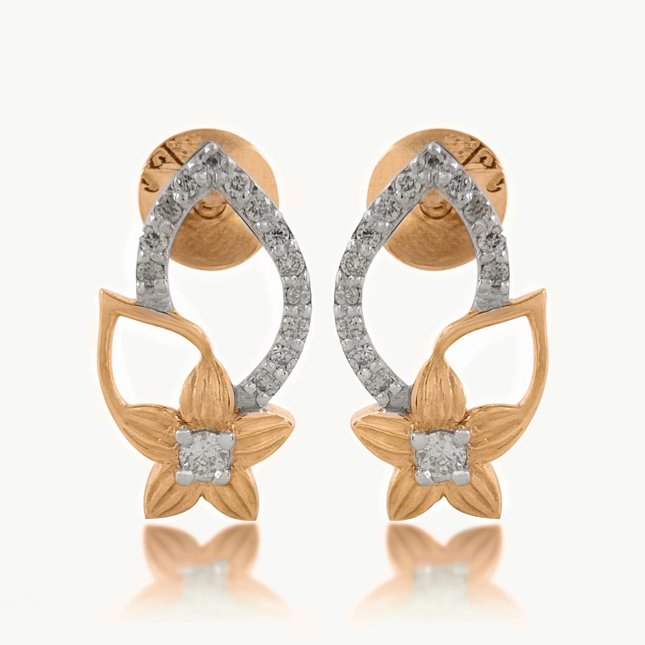 Oval Design Diamond Leaf Earring