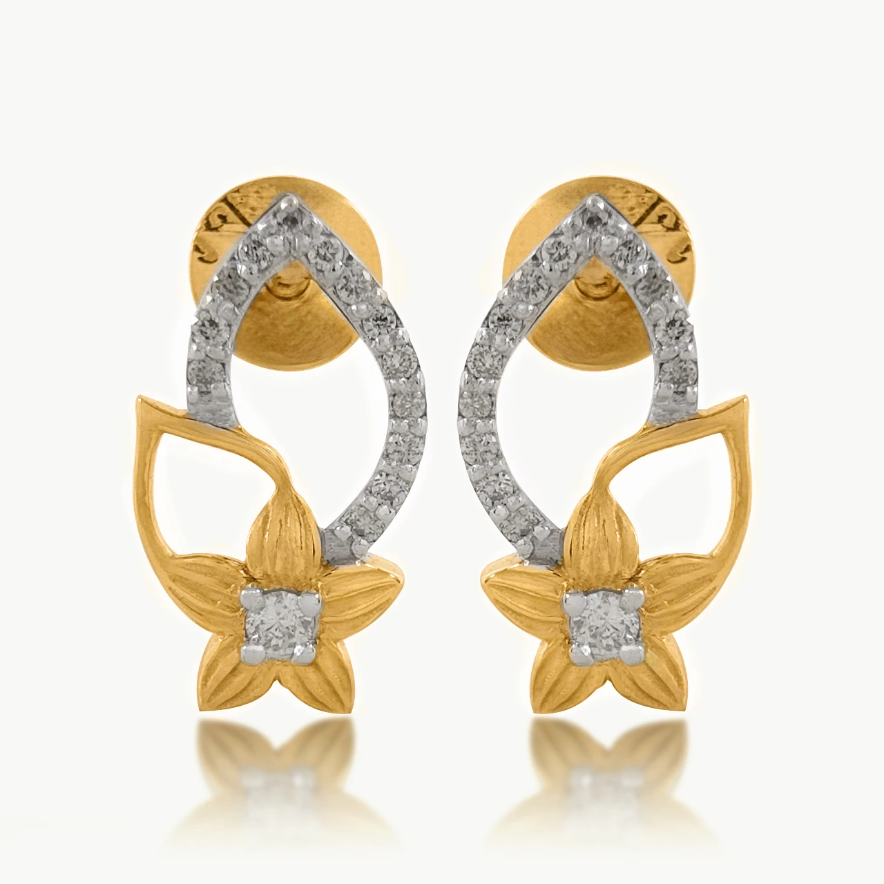 Oval Design Diamond Leaf Earring