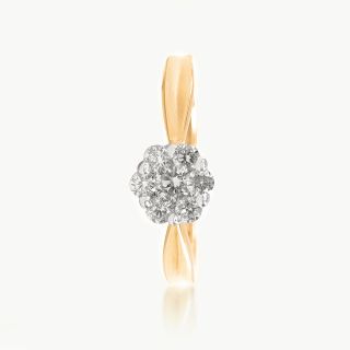 Oval shaped Diamond Ring