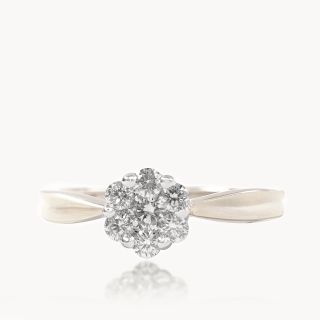 Oval shaped Diamond Ring