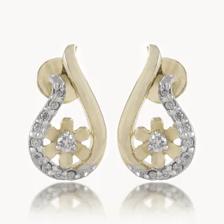 Curved Design Diamond Earring