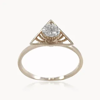 Triangular Centered Diamond Ring