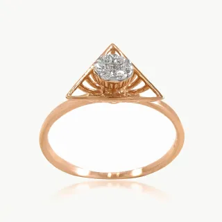 Triangular Centered Diamond Ring
