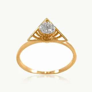 Triangular Centered Diamond Ring