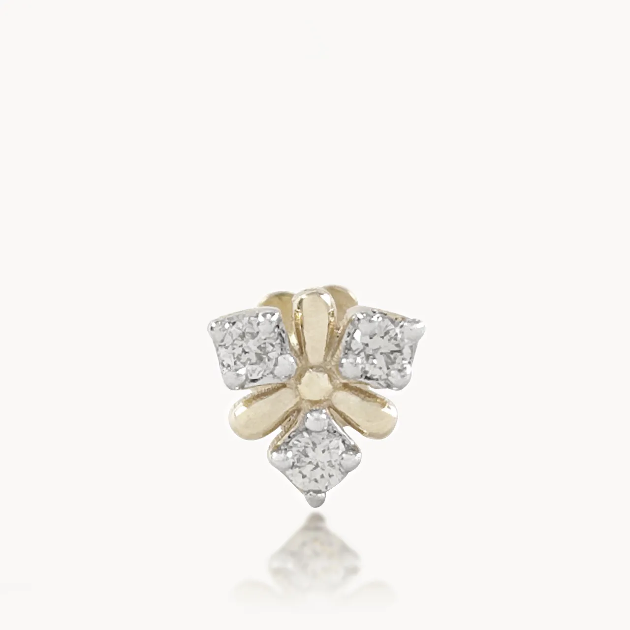 Tri Diamond Petal Nose-pin