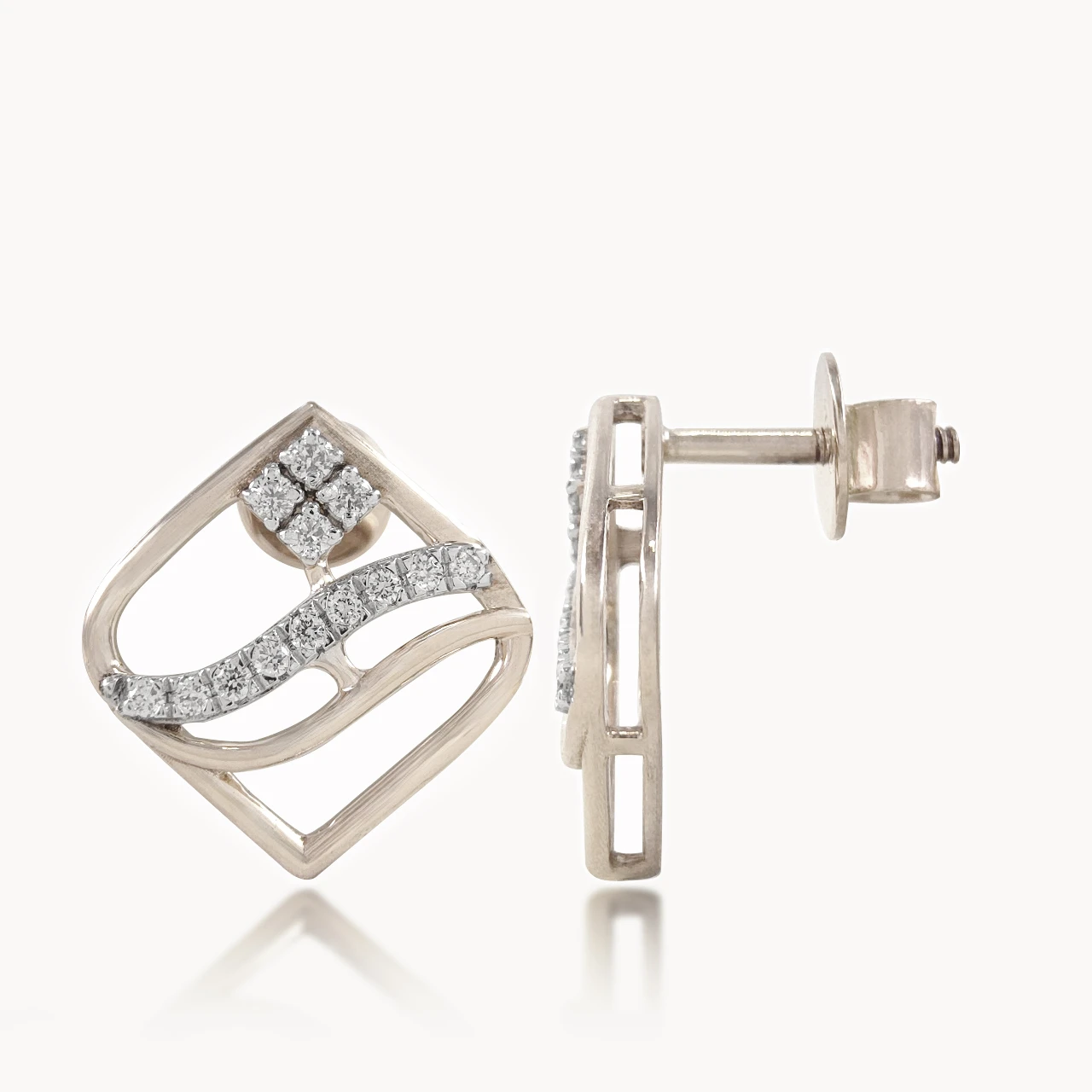 Wavvy Flower Diamond Earrings