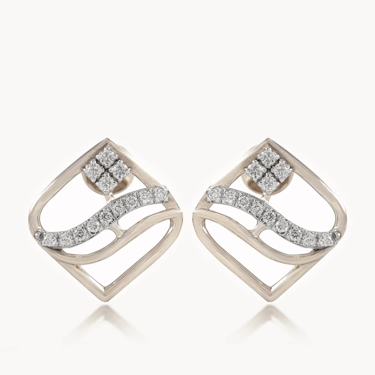 Wavvy Flower Diamond Earrings